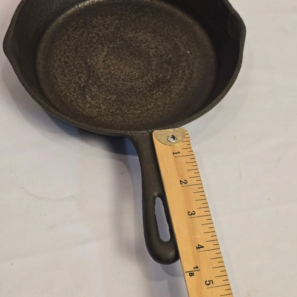 Pantry Master Vintage Cast Iron Skillet 8 Inch Frying Pan Made in Taiwan